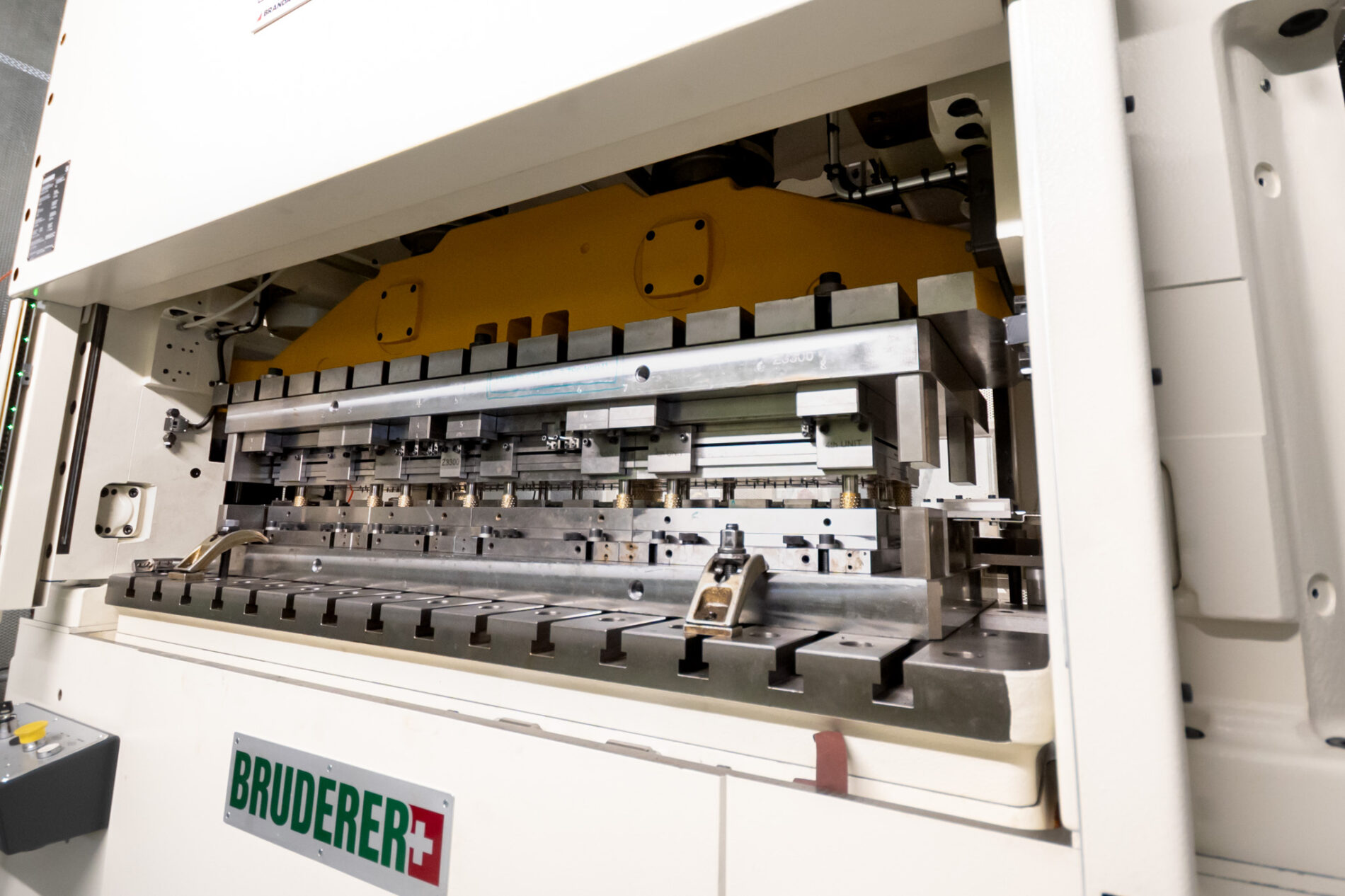 Razor blade cleaning line 2