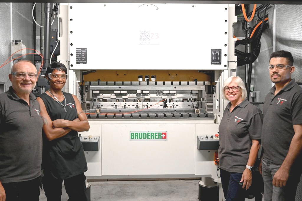Image of Brandauer team infront of machine